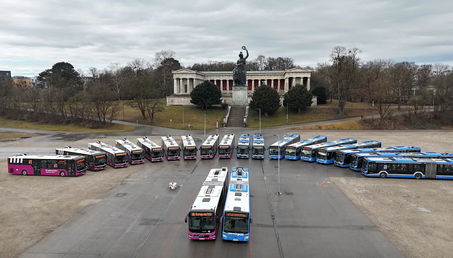 DB und MVG: Leistungsstarker Ersatzverkehr mit mehr als 30 Bussen während U-Bahn-Baustelle DB und MVG: Leistungsstarker Ersatzverkehr mit mehr als 30 Bussen während U-Bahn-Baustelle