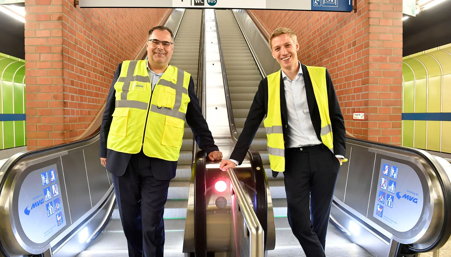 Bürgermeister Dominik Krause und MVG-Chef Ingo Wortmann vor der neuen Rolltreppe am Partnachplatz Bürgermeister Dominik Krause und MVG-Chef Ingo Wortmann vor der neuen Rolltreppe am Partnachplatz
